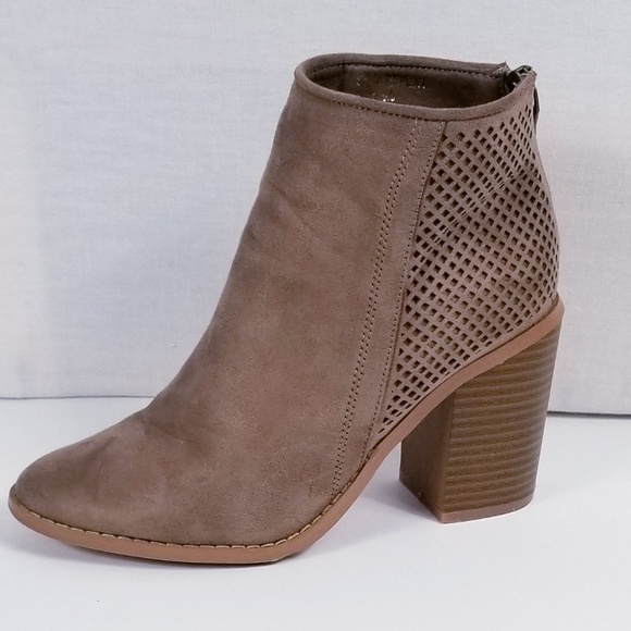 Yoki Shoes - Yoki Replay tan ankle booties!